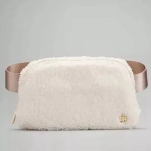 Lululemon Everywhere Fleece Belt Bag